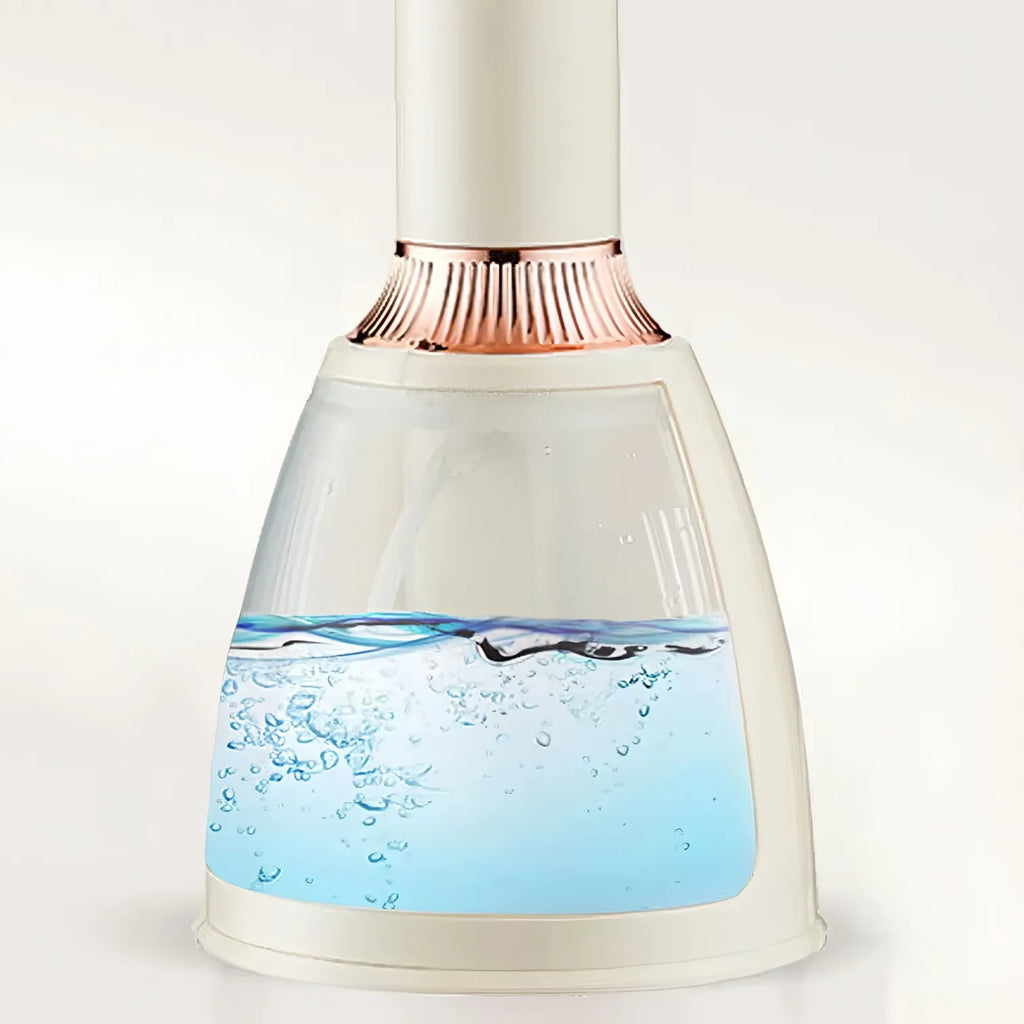 Kersens Défroisseur Vapeur avec eau et design sur fond blanc