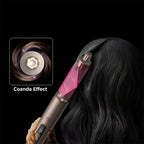 Korons Brosse Soufflante avec fonction Effet Coanda en utilisation sur les cheveux, sur fond noir