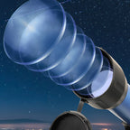 Télescope Korons avec objectif sur fond de ciel nocturne étoilé