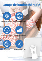 Lampe de luminothérapie Velnotra avec ses fonctionnalités mises en avant, sur un arrière-plan flouté d’une personne utilisant un casque audio.