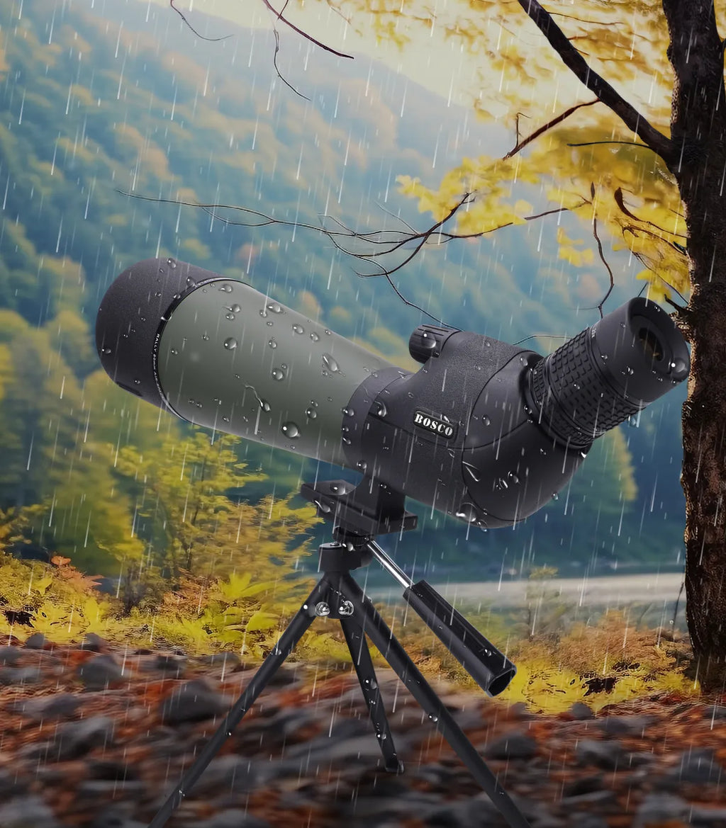 Télescope Bosco HD-7 sur trépied avec caractéristiques étanches IPX7 et antibuée, sur fond forestier