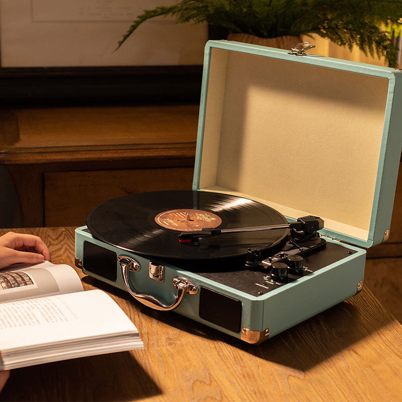 Auryvox VT-80 platine vinyle posée sur un meuble