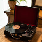 Auryvox VT-80 platine vinyle en cours d'utilisation